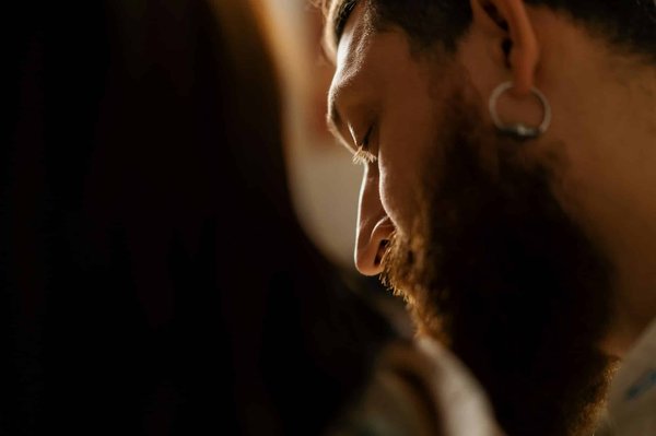 Les tendances du piercing d'oreille pour homme en 2024